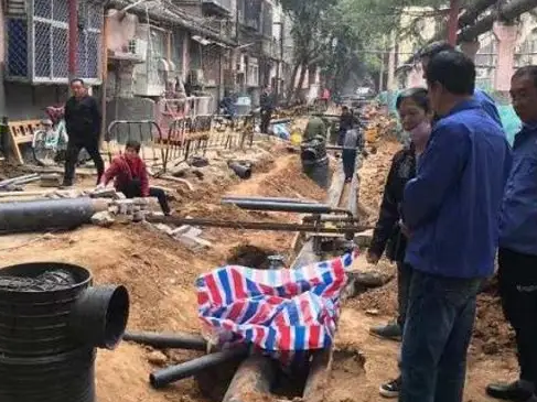 緊線器拉緊等工藝助力老舊小區(qū)官網工程改造