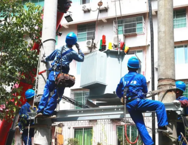 德陽供電新上變壓器,鋁合金緊線器發(fā)揮吊重緊線功能